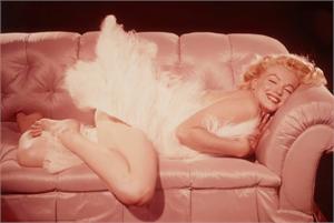 MARILYN MONROE - COUCH - 36" X 24"
